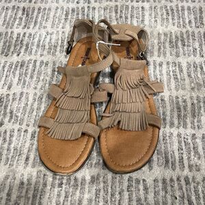Minnetonka Strappy Fringe Sandals Suede Upper Leather Open Toe Brown Size 9
